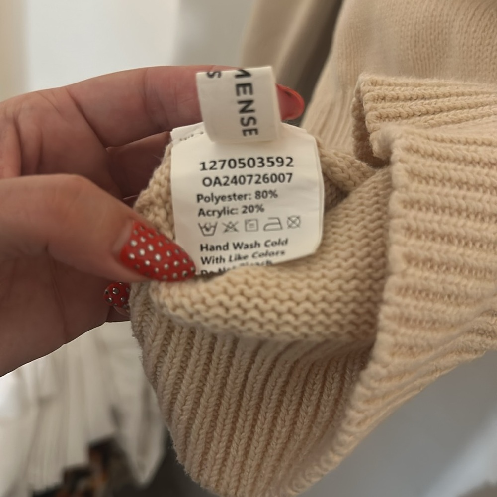Commense Collared V-Neck Sweater - Picture 4 of 4